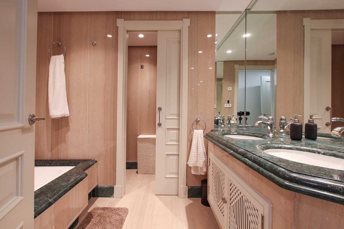 28c95c24c8e7766fdf009e3725fbac12 - 26