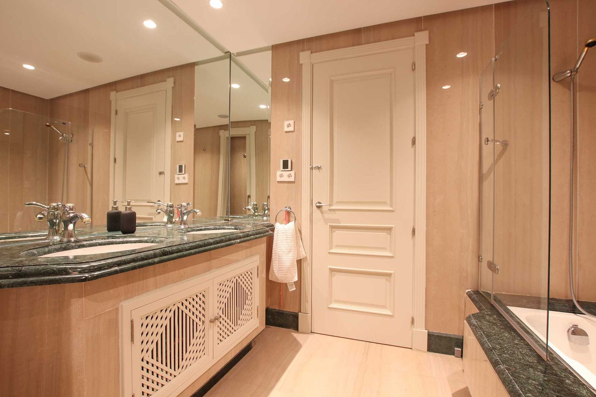 28c95c24c8e7766fdf009e3725fbac12 - 29