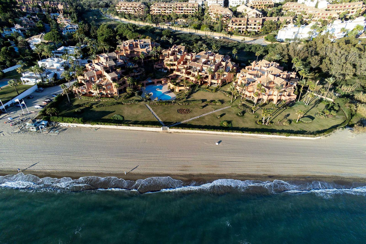 28c95c24c8e7766fdf009e3725fbac12 - 50