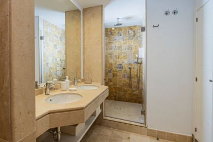 299ae5d859561885479eedc7fd3075f0 - 24