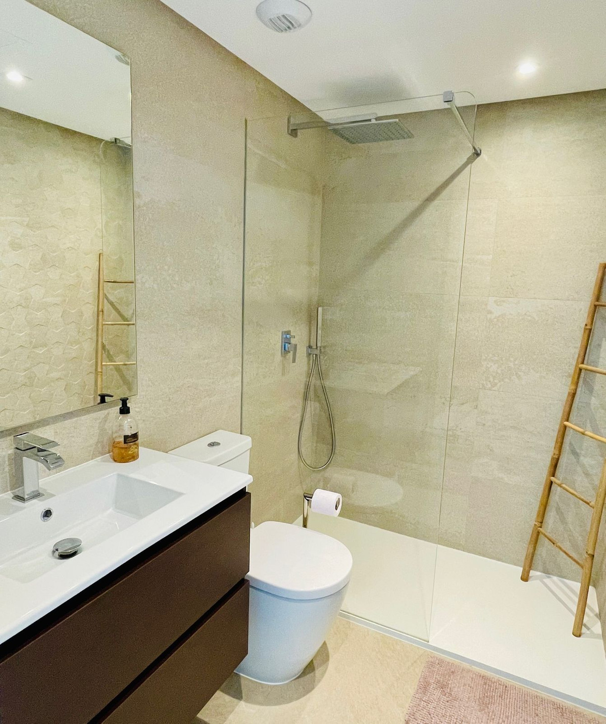 29a818fb667fef4fed3da7cae742559f - 22