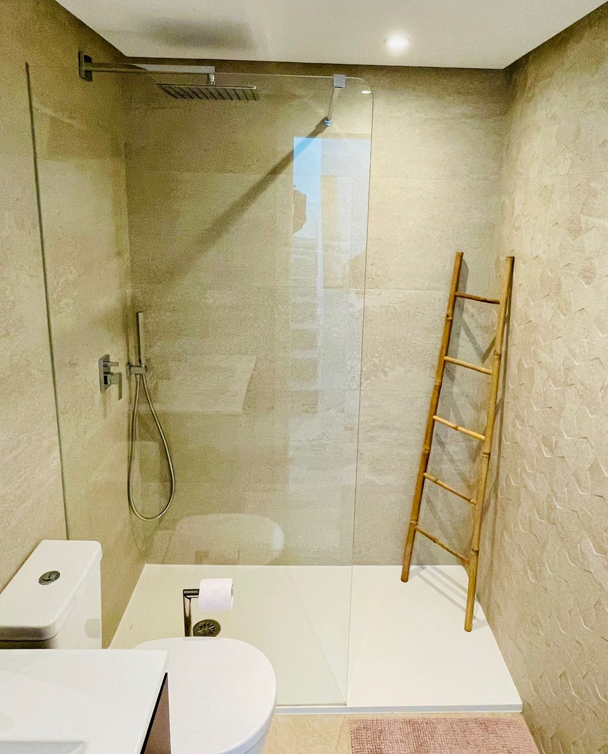 29a818fb667fef4fed3da7cae742559f - 23