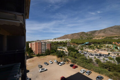 2a6adef743bf45acc46bea386cf26d5a - 25