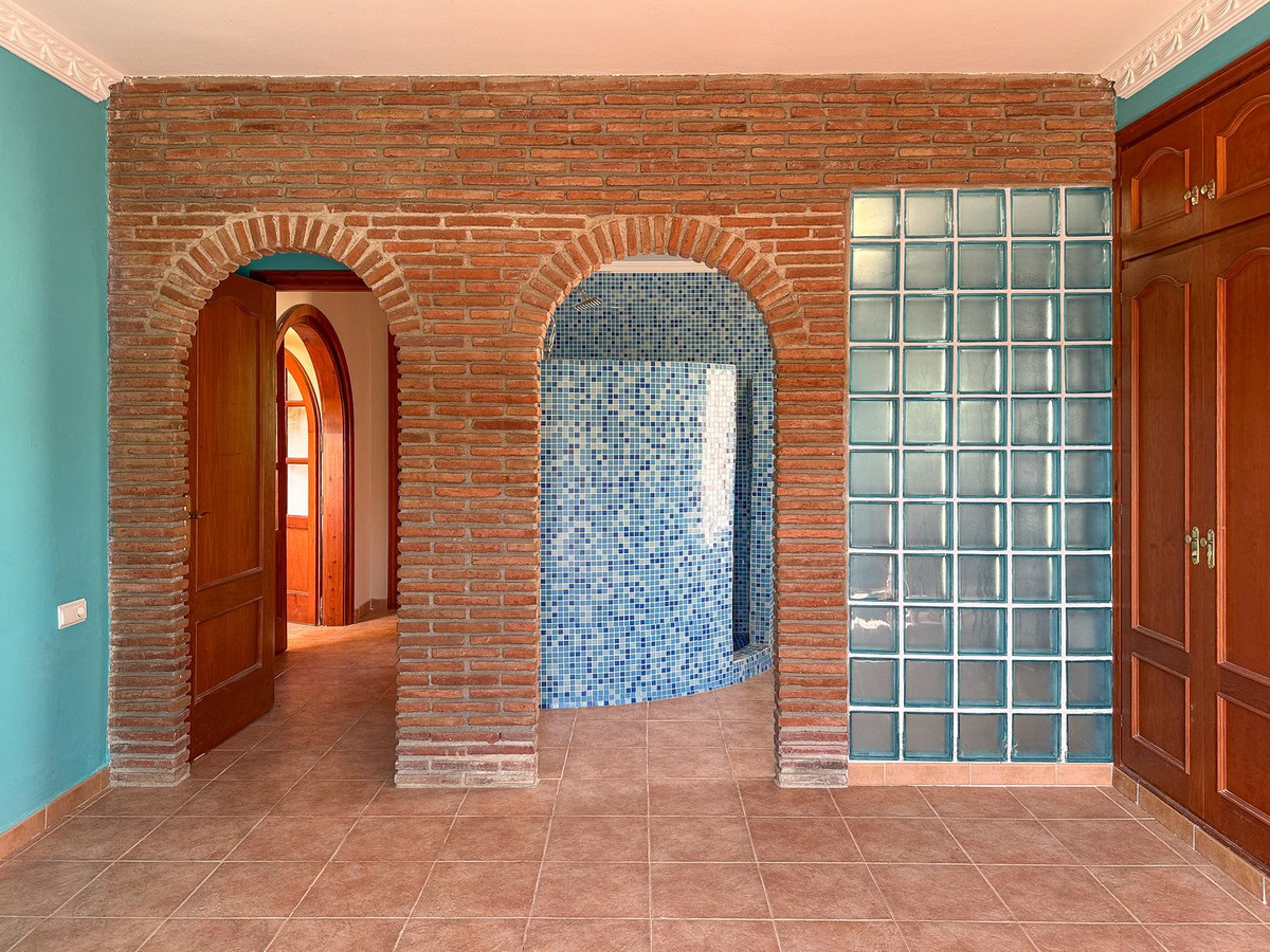 2c262fc61ee3341076d1fe064f27967f - 24