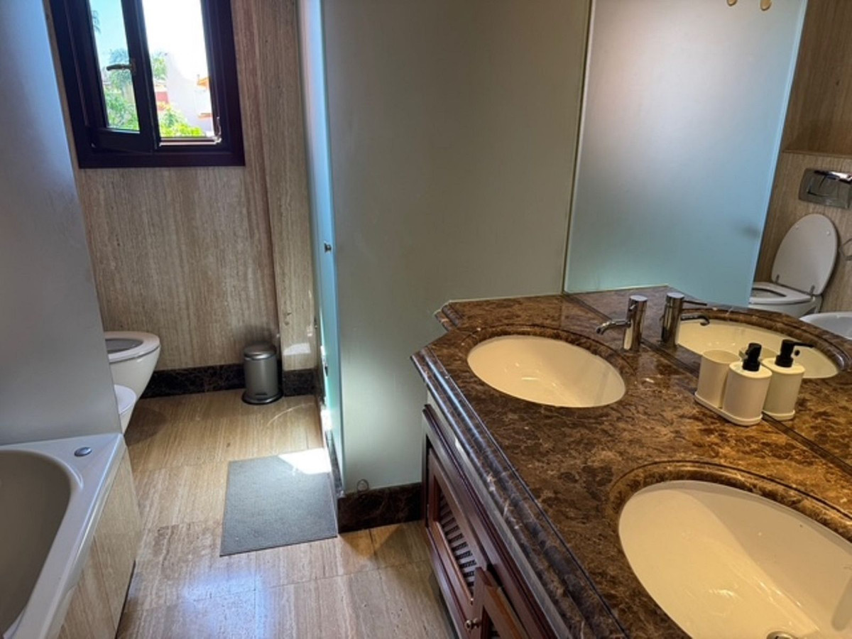 2ca4aca0a36e037370c69cab35cb5126 - 22