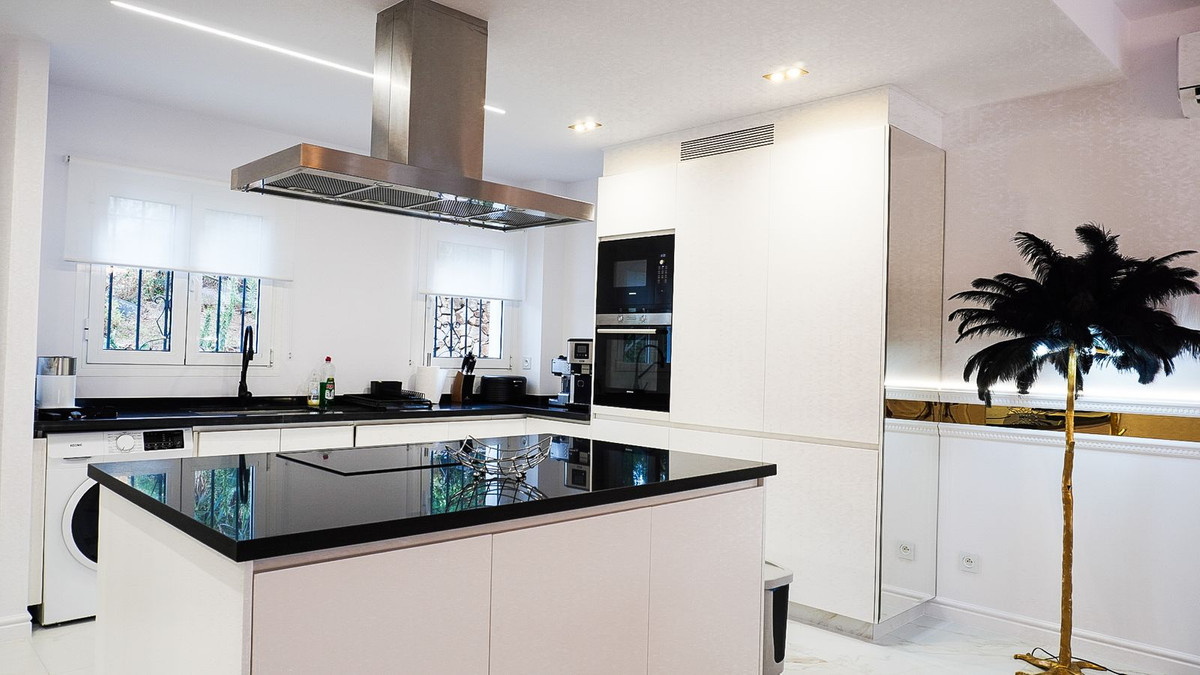 2db1364feb34c291c328137c7ddb2218 - 12