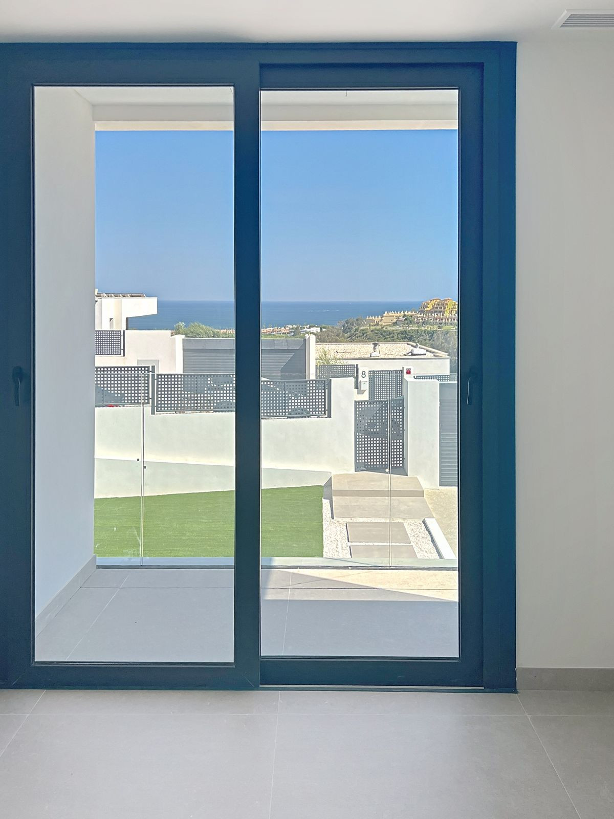 2ebe26c3b70e3731d5376b77fbd54ad8 - 11