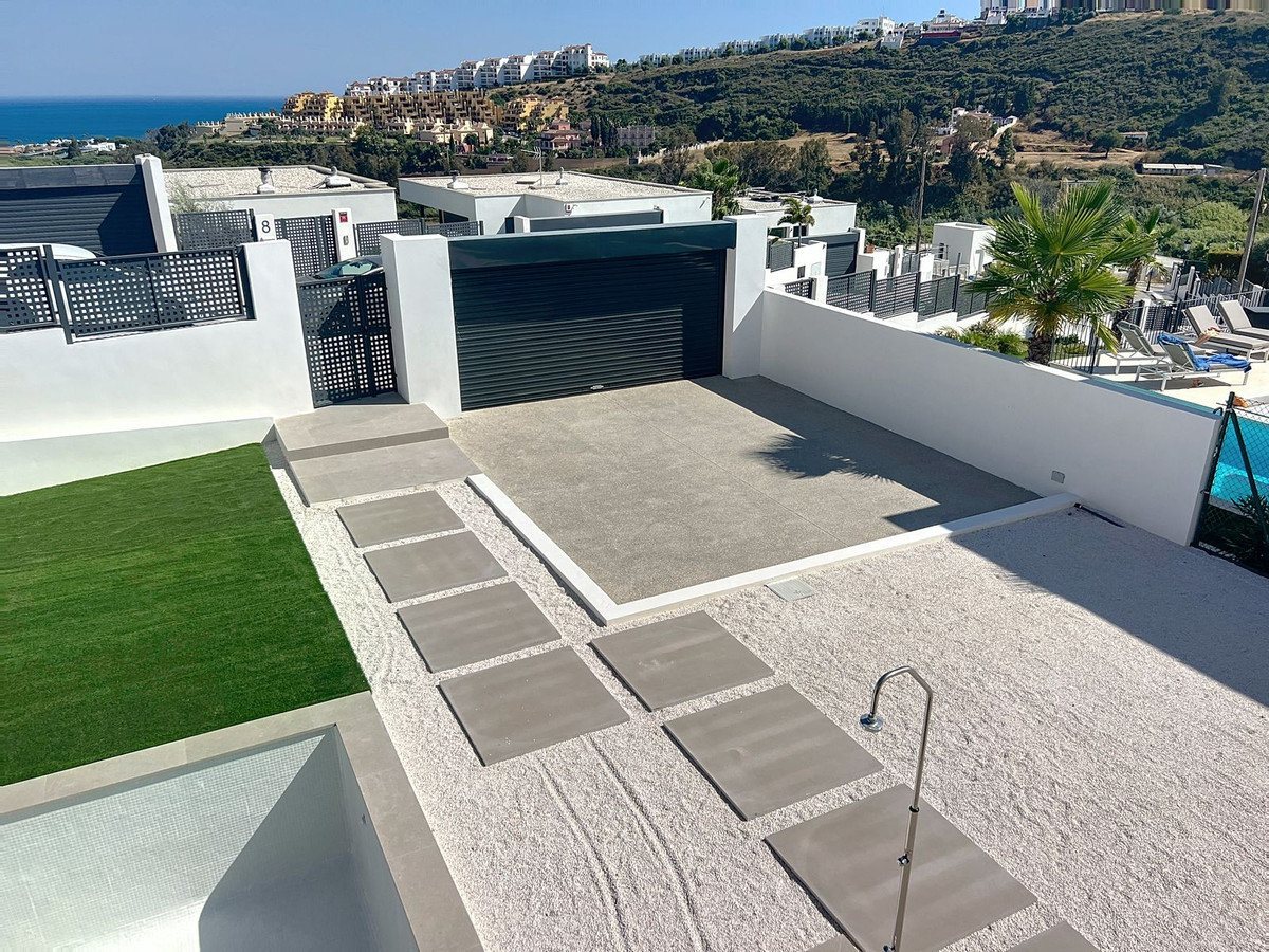 2ebe26c3b70e3731d5376b77fbd54ad8 - 13