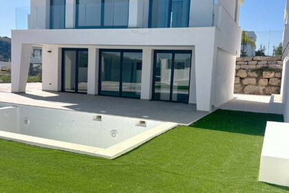 2ebe26c3b70e3731d5376b77fbd54ad8 - 2