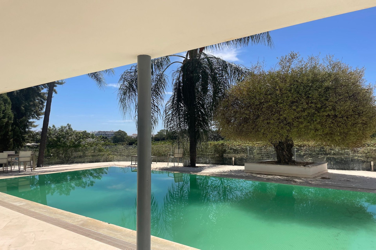 408588719fc1483de92de7017ba07756 - 11