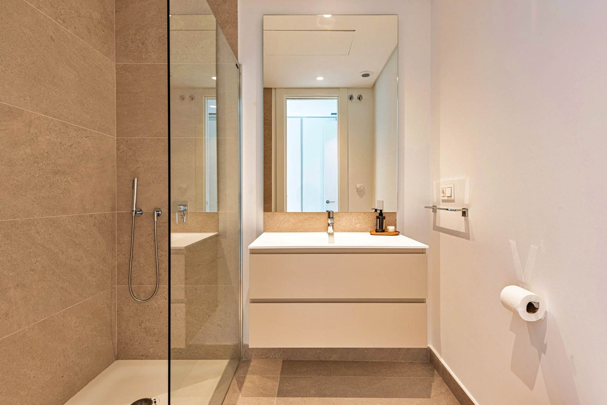 42a95b95691783a82bb04cc568dbbf52 - 18