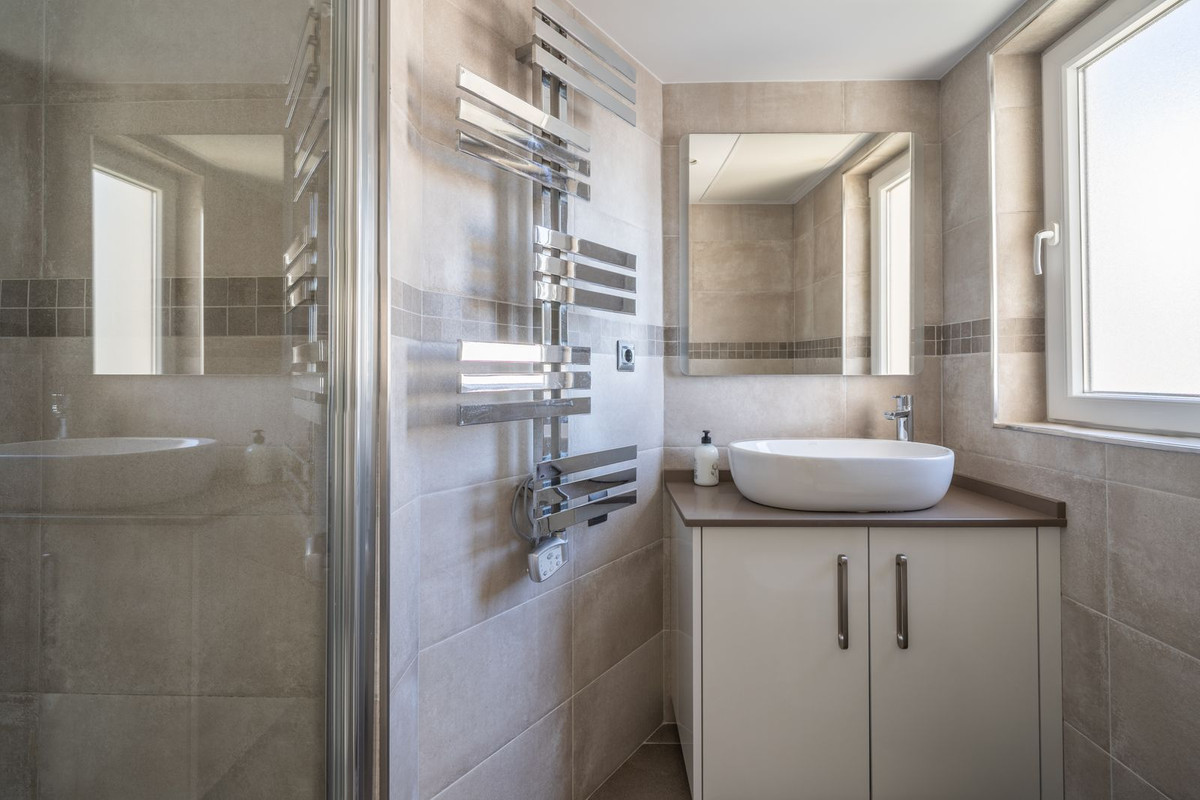 44b5566b07bb5fe540089fc8085d27b2 - 9