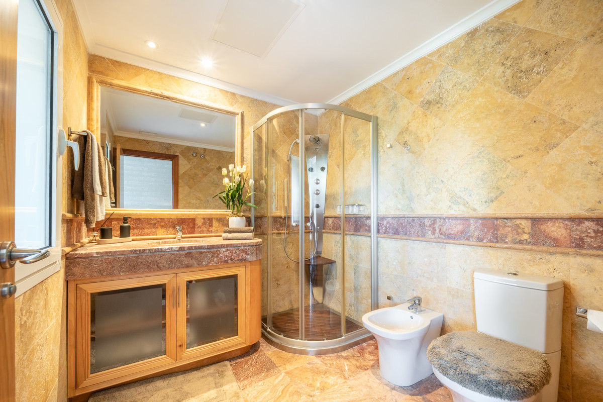 46c0923ad058b799bd807467ab236132 - 21