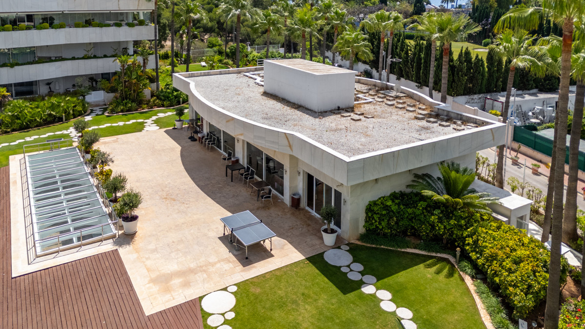 46c0923ad058b799bd807467ab236132 - 24