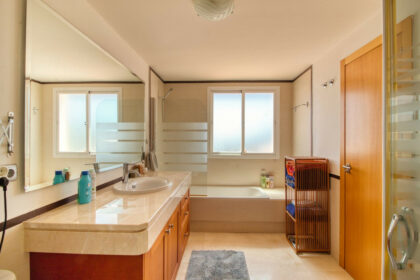 47e84de291926b8601eee4cda2cf3333 - 24