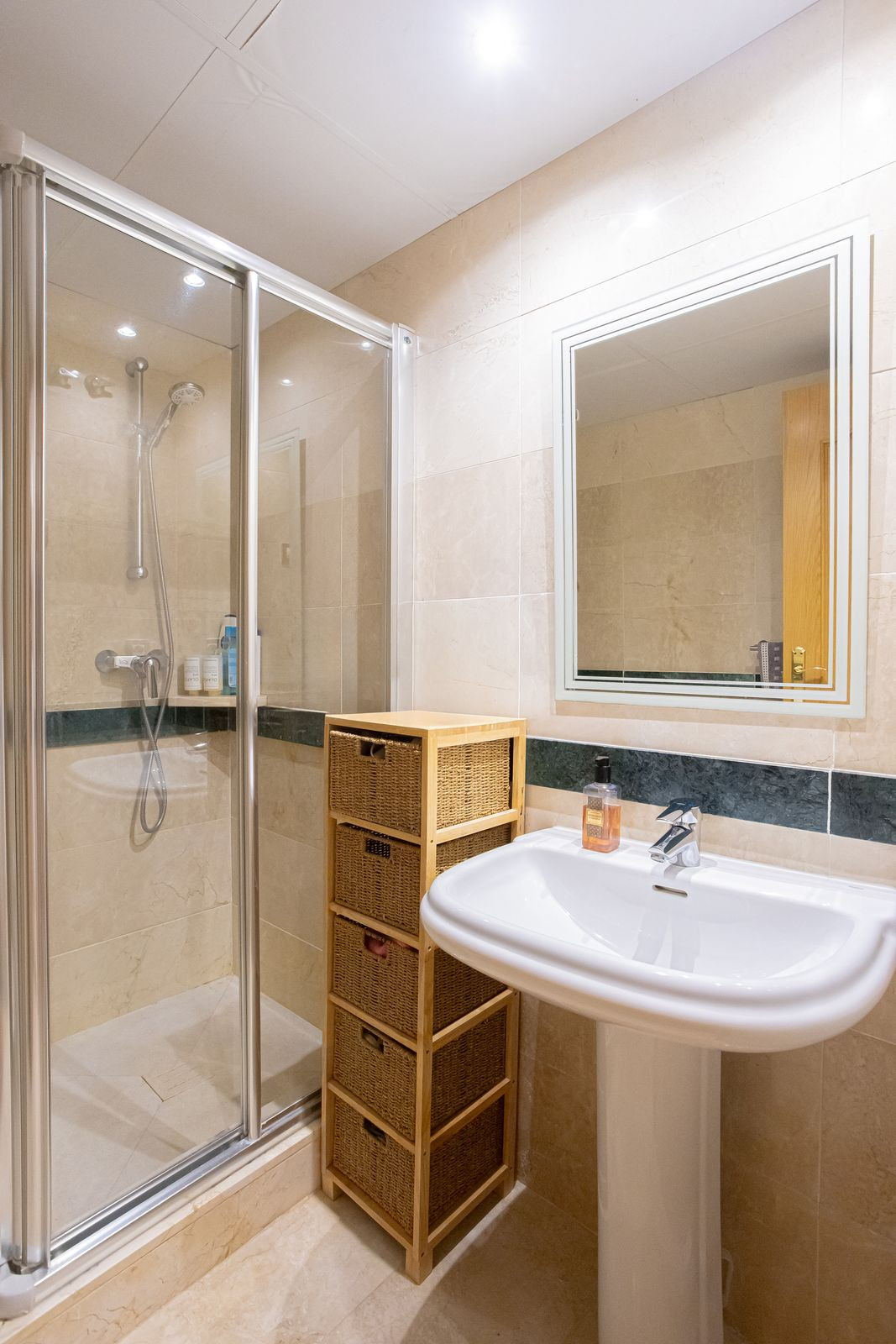 47ed58fac19857b19fa79a6fcaae363b - 23