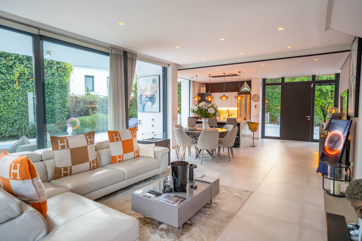 486c6c628c8b889b8f055b299a9bc5e7 - 16