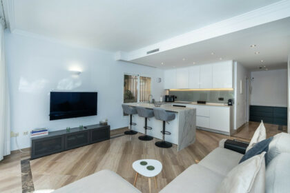 4946a227305bc3a94fed41708d0b9844 - 26