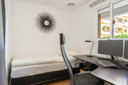 4a1c14ffd5efe5973d5a7c92e90fc86f - 13