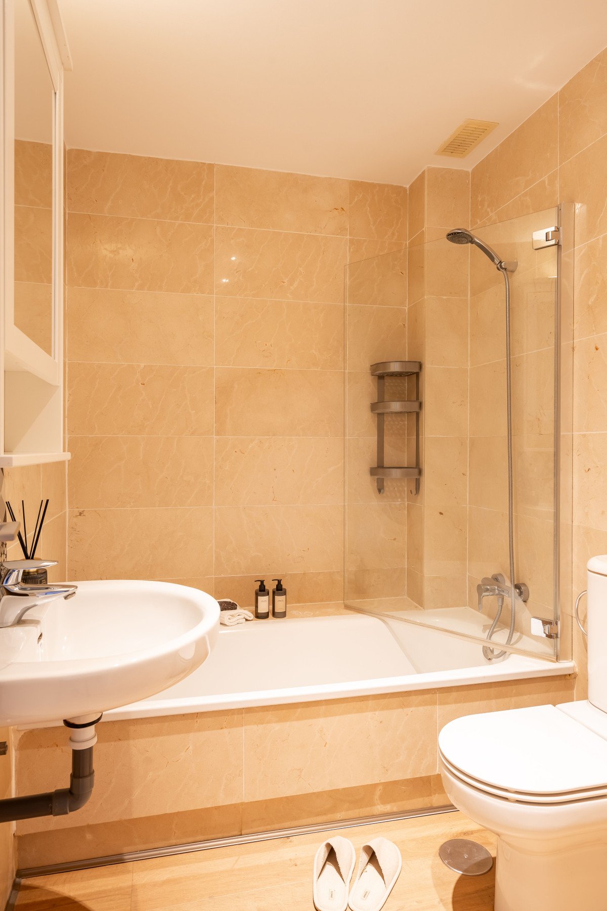 4a1c14ffd5efe5973d5a7c92e90fc86f - 18