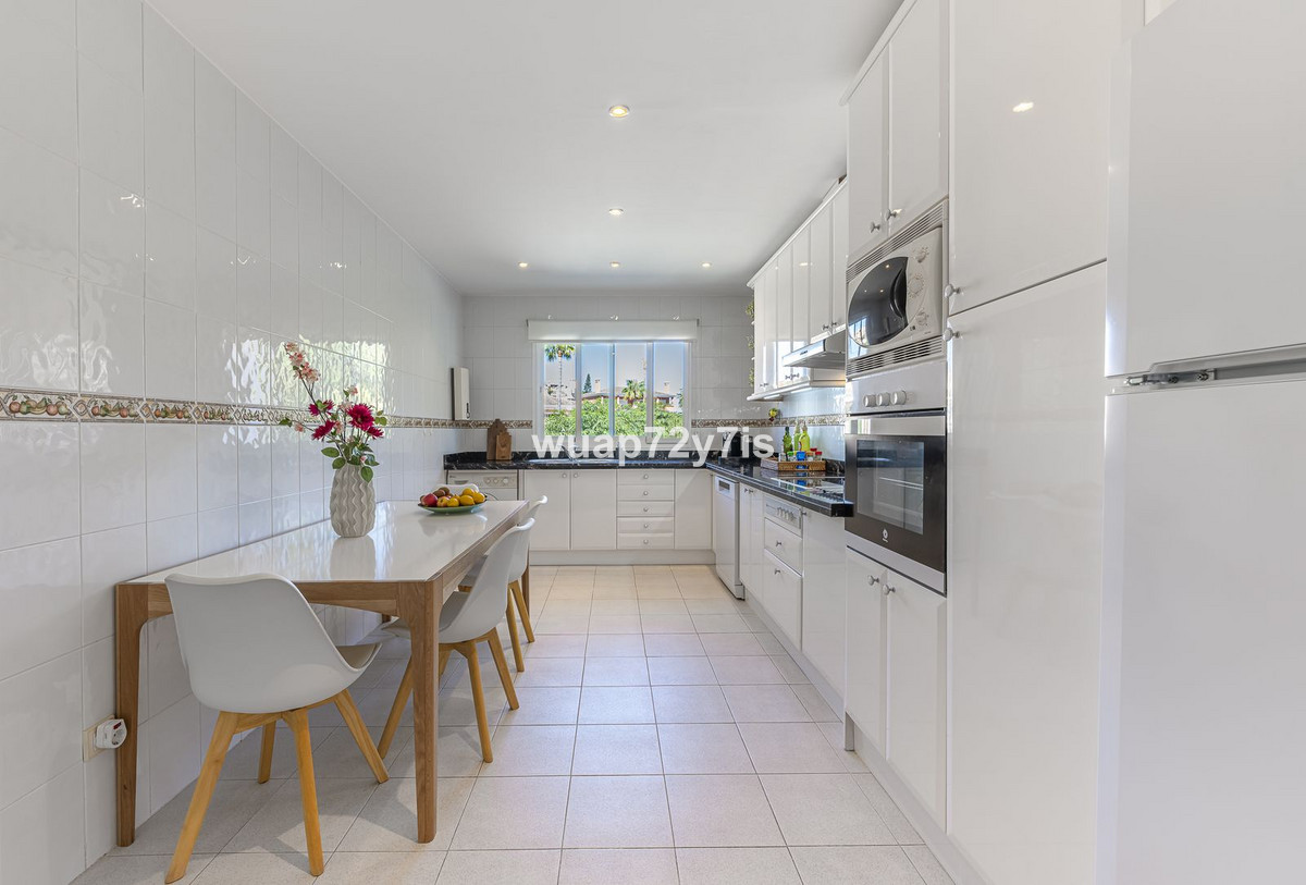 4a364ebc1628e9de61ca3ca3a35d722e - 17