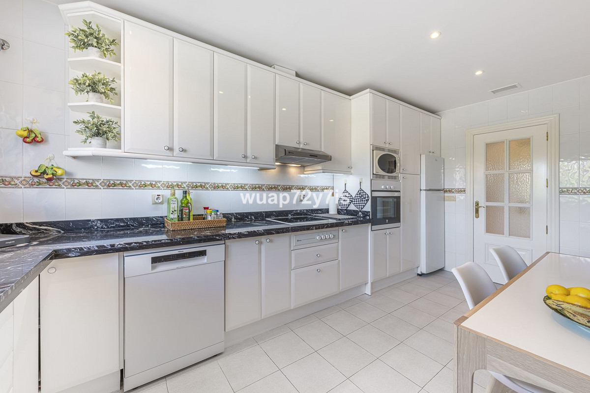 4a364ebc1628e9de61ca3ca3a35d722e - 18