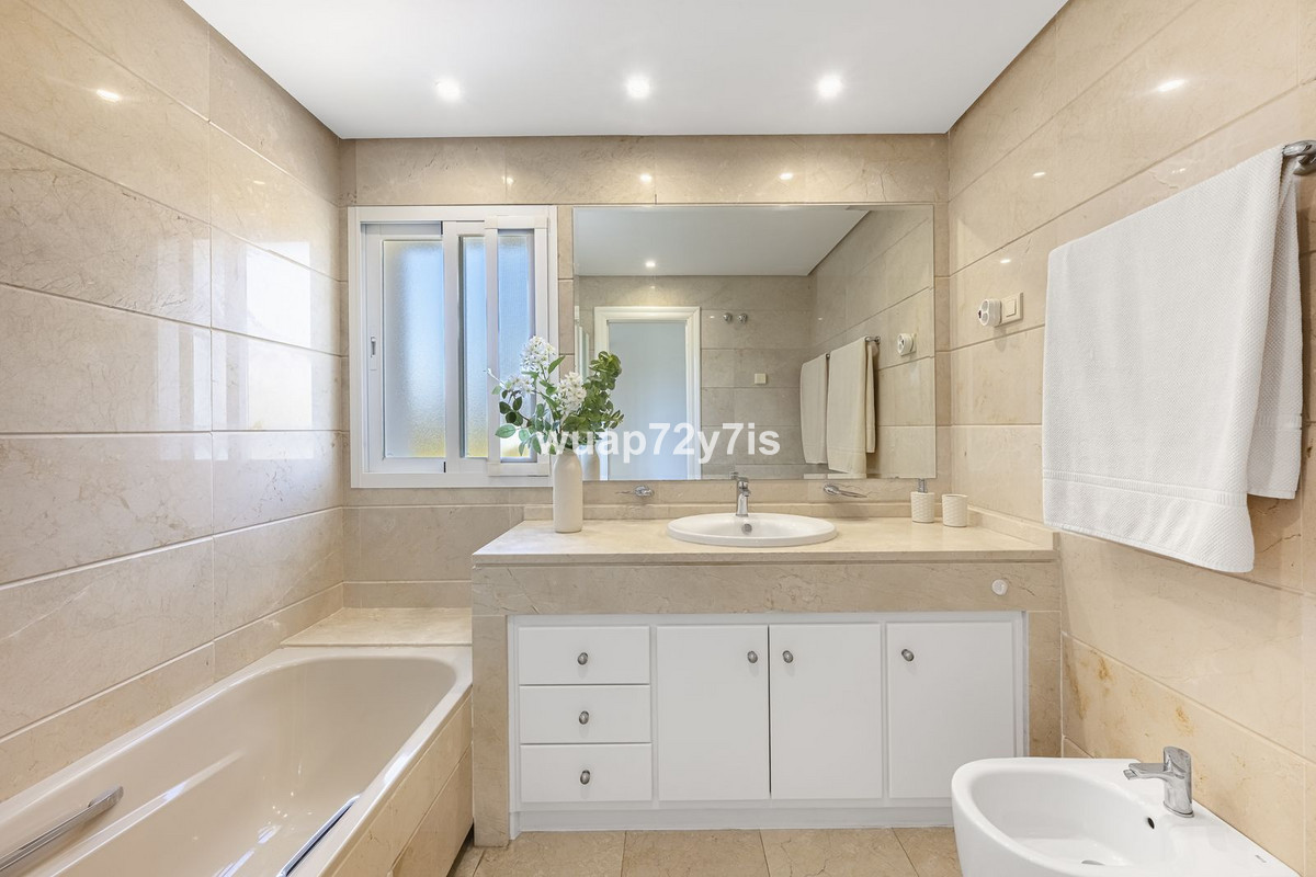 4a364ebc1628e9de61ca3ca3a35d722e - 22