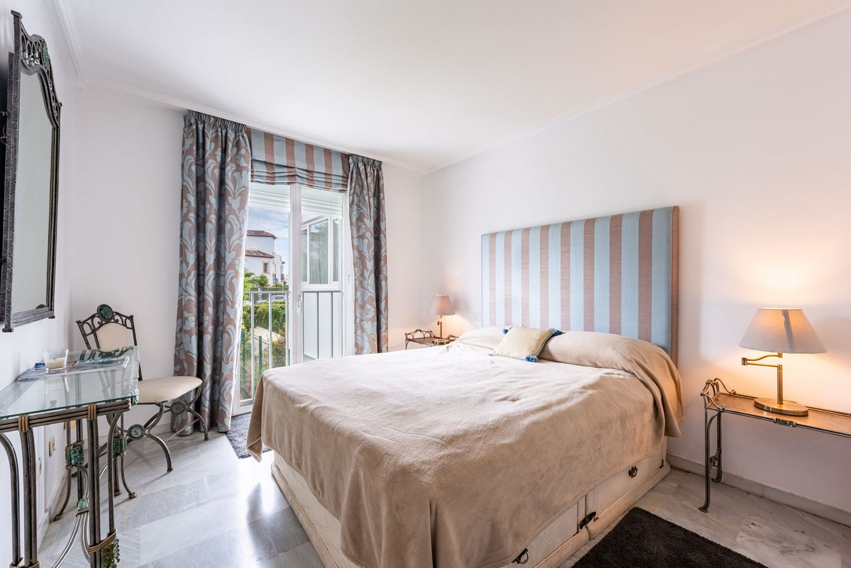 4c4b58b0137a5392d2a9ee25e99b8b58 - 12