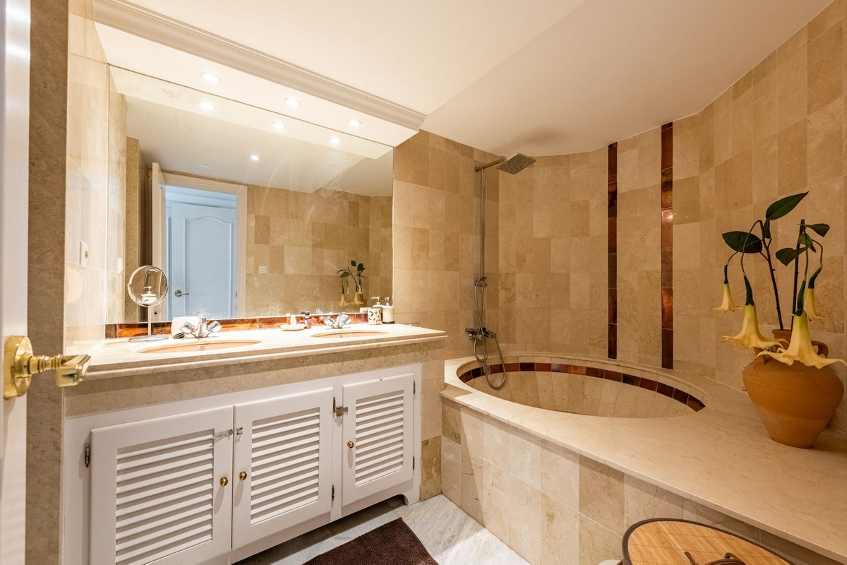 4c4b58b0137a5392d2a9ee25e99b8b58 - 13