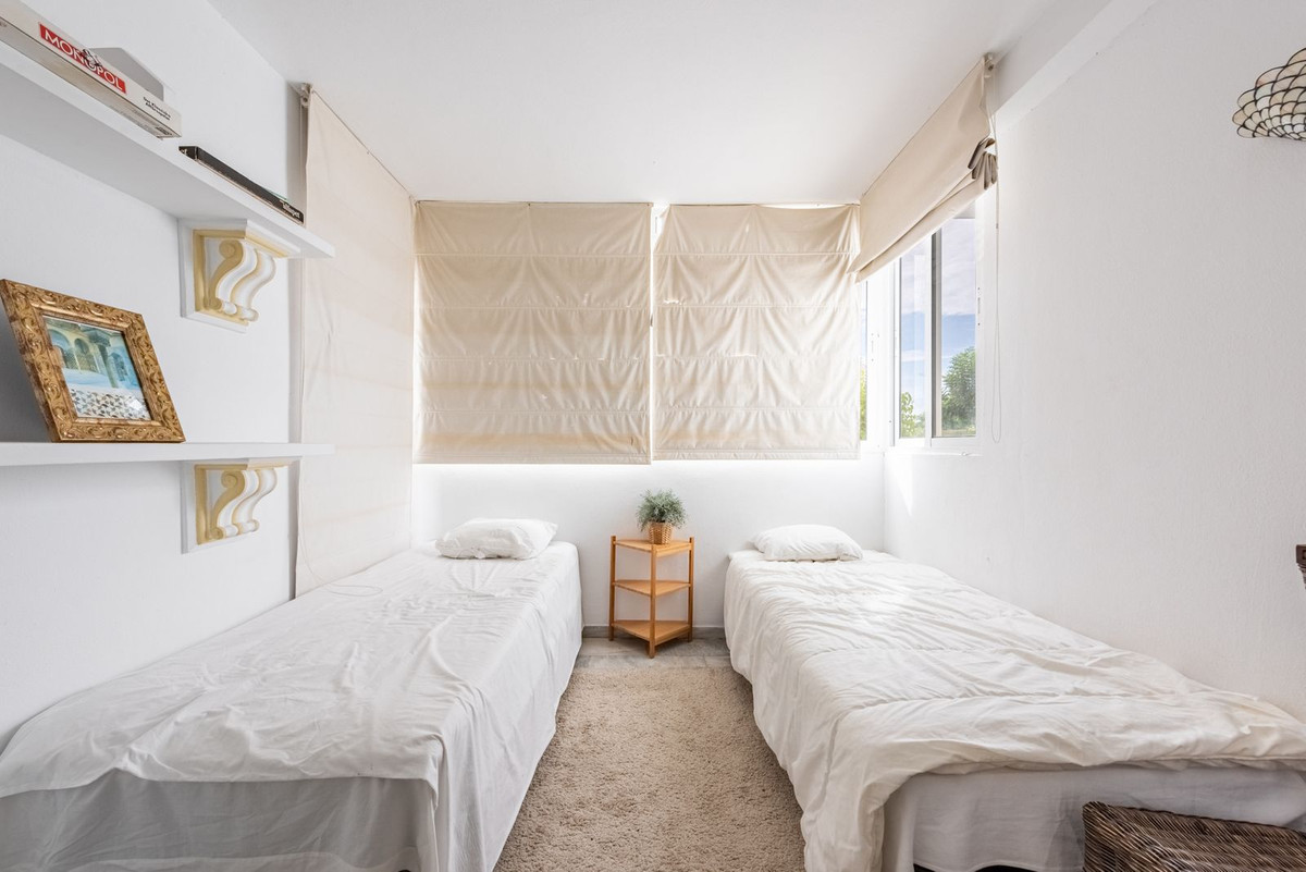 4c4b58b0137a5392d2a9ee25e99b8b58 - 15