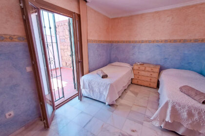 4c4d31320666bba8e7376b49eab9183e - 24