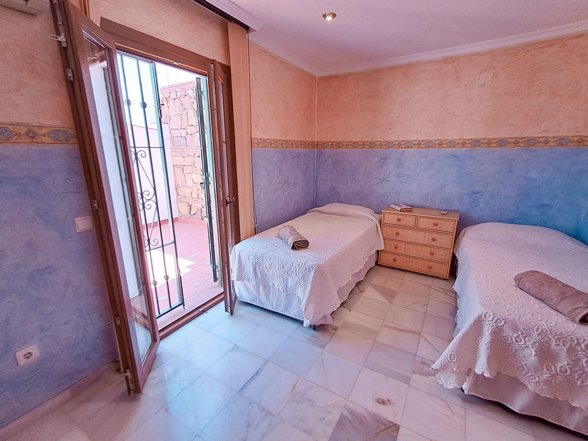 4c4d31320666bba8e7376b49eab9183e - 24