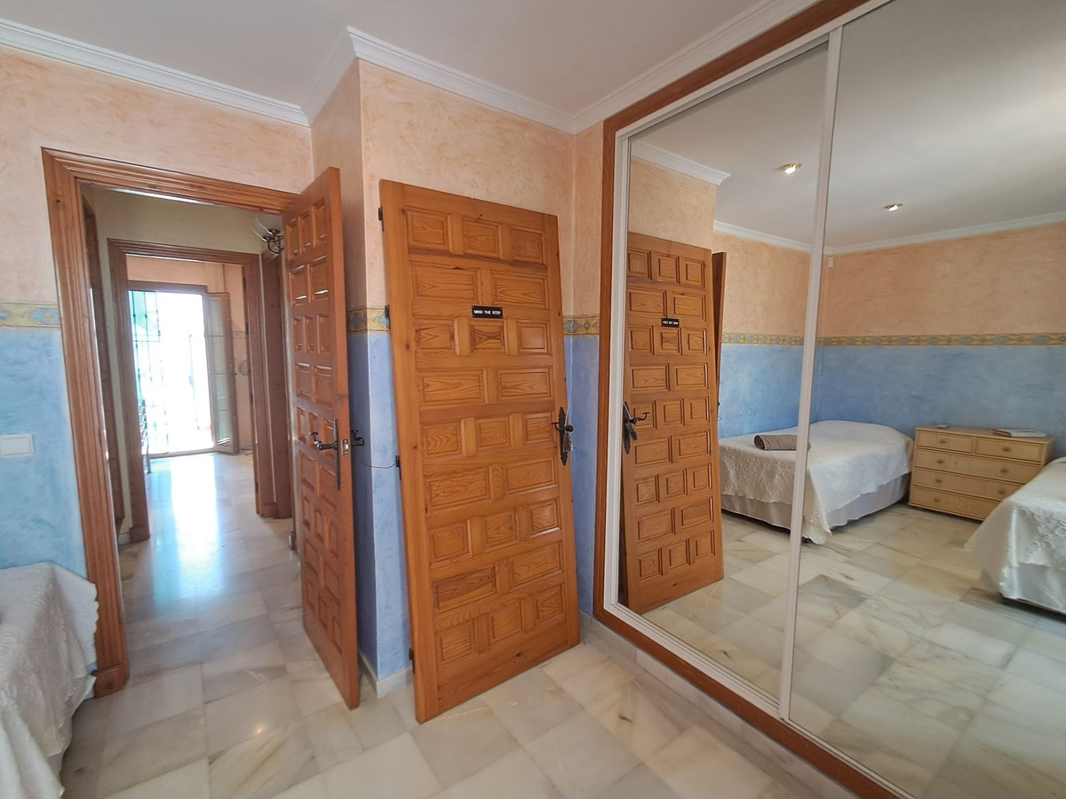 4c4d31320666bba8e7376b49eab9183e - 25