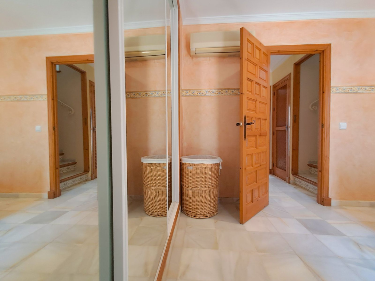 4c4d31320666bba8e7376b49eab9183e - 31