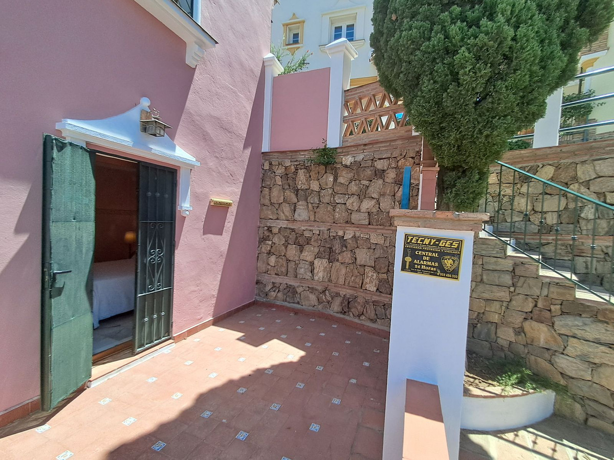 4c4d31320666bba8e7376b49eab9183e - 33