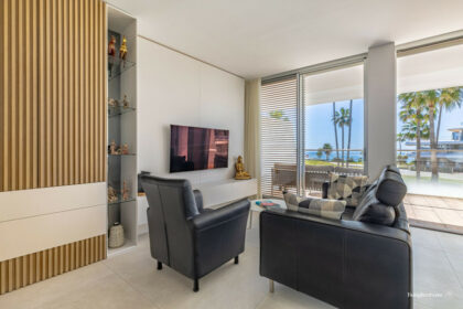 4d5021fe6d5761880033547686efabb9 - 12