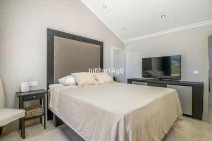 4f504e99ba59b294208bb3f1a524d6bb - 20