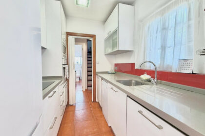 4f72387488fc7270064925beda1df421 - 12