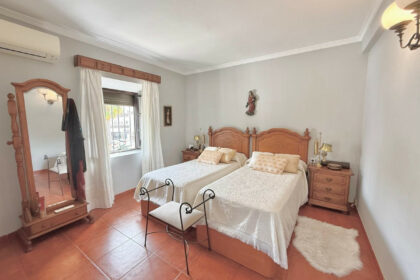 4f72387488fc7270064925beda1df421 - 13