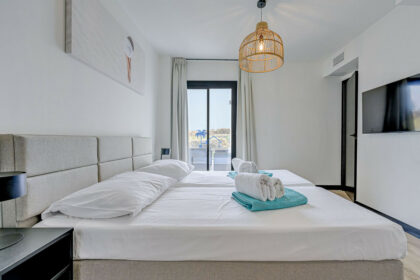 53c23c06dd80bbb4ddf136700bd41b03 - 20