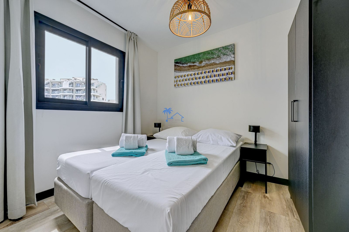 53c23c06dd80bbb4ddf136700bd41b03 - 24