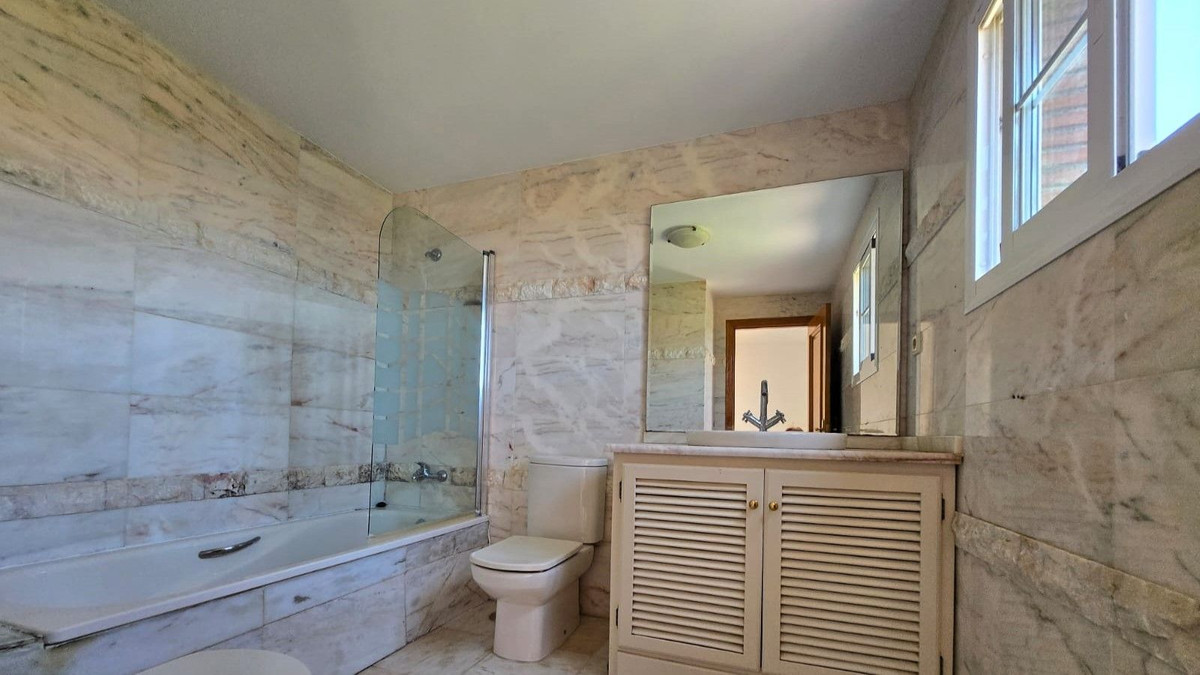 551193af116cf4c76a2f9c3552e689ee - 13