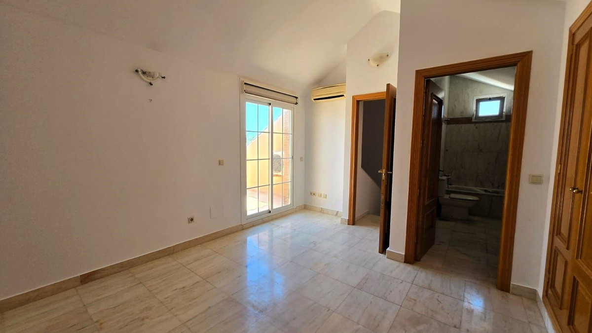 551193af116cf4c76a2f9c3552e689ee - 16