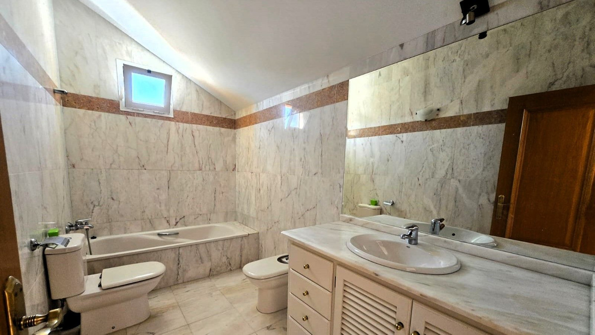 551193af116cf4c76a2f9c3552e689ee - 17