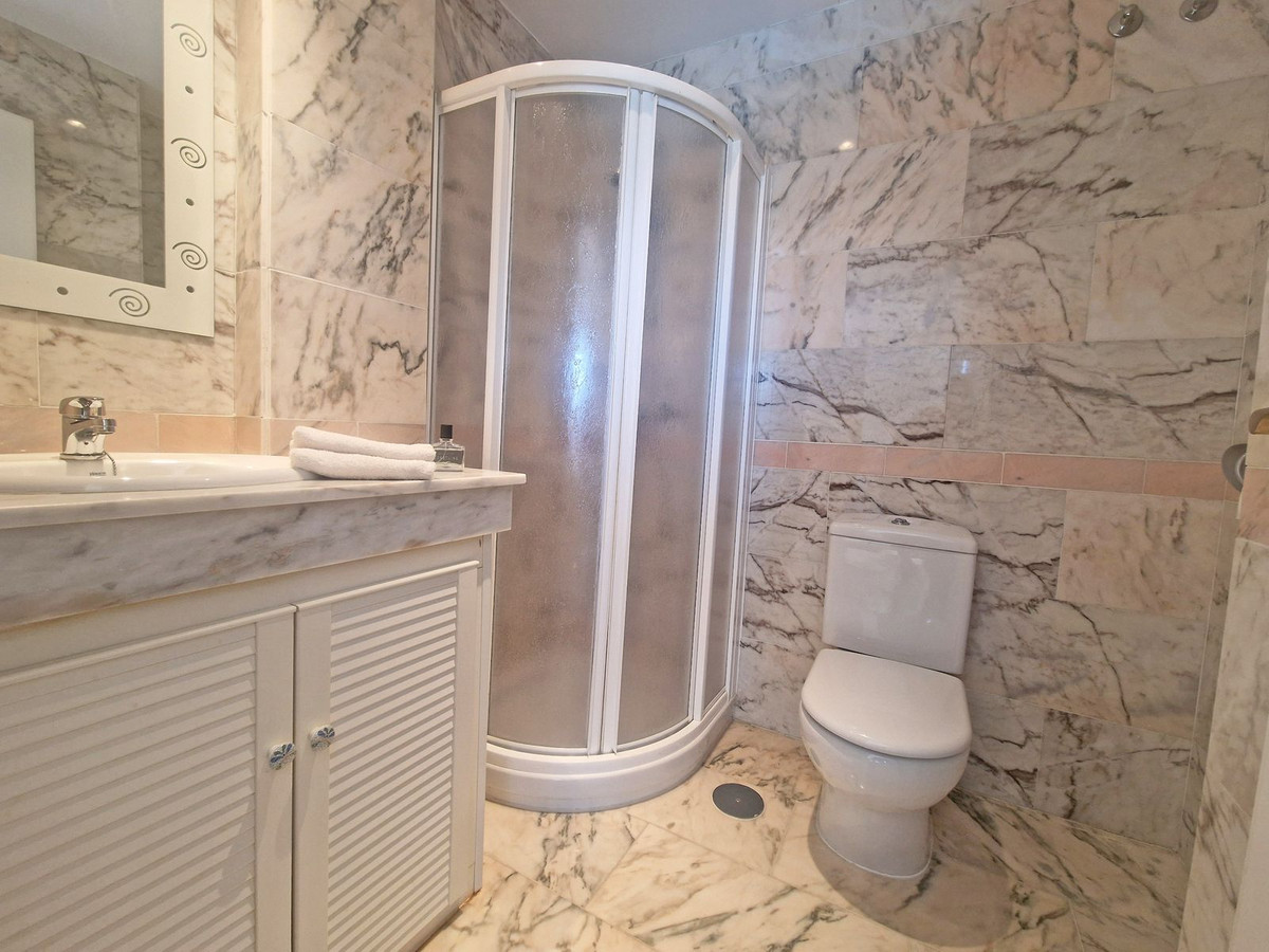 55ce485e87a54e9d5968323727a55d1b - 24