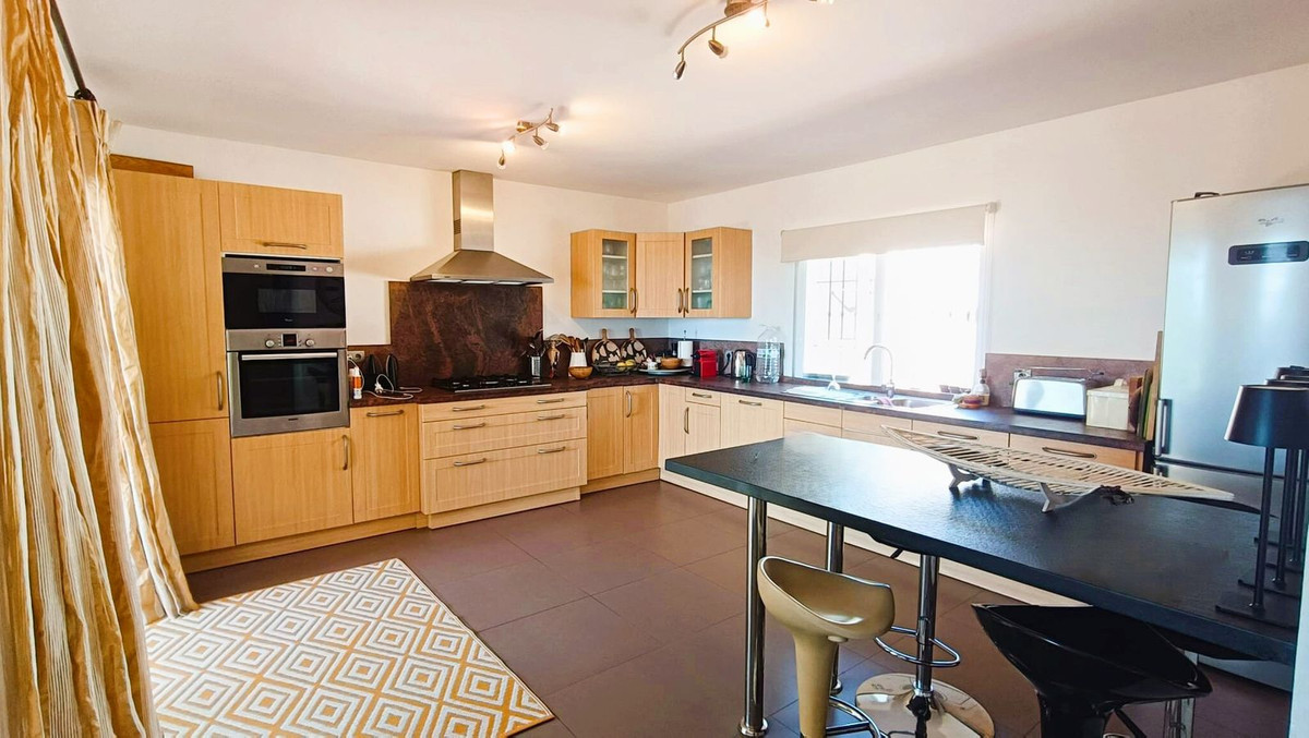 55d10c9ea9c738515c8ed889f7cace4c - 10