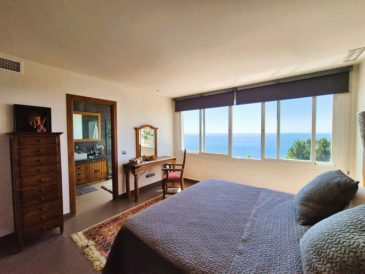 55d10c9ea9c738515c8ed889f7cace4c - 17