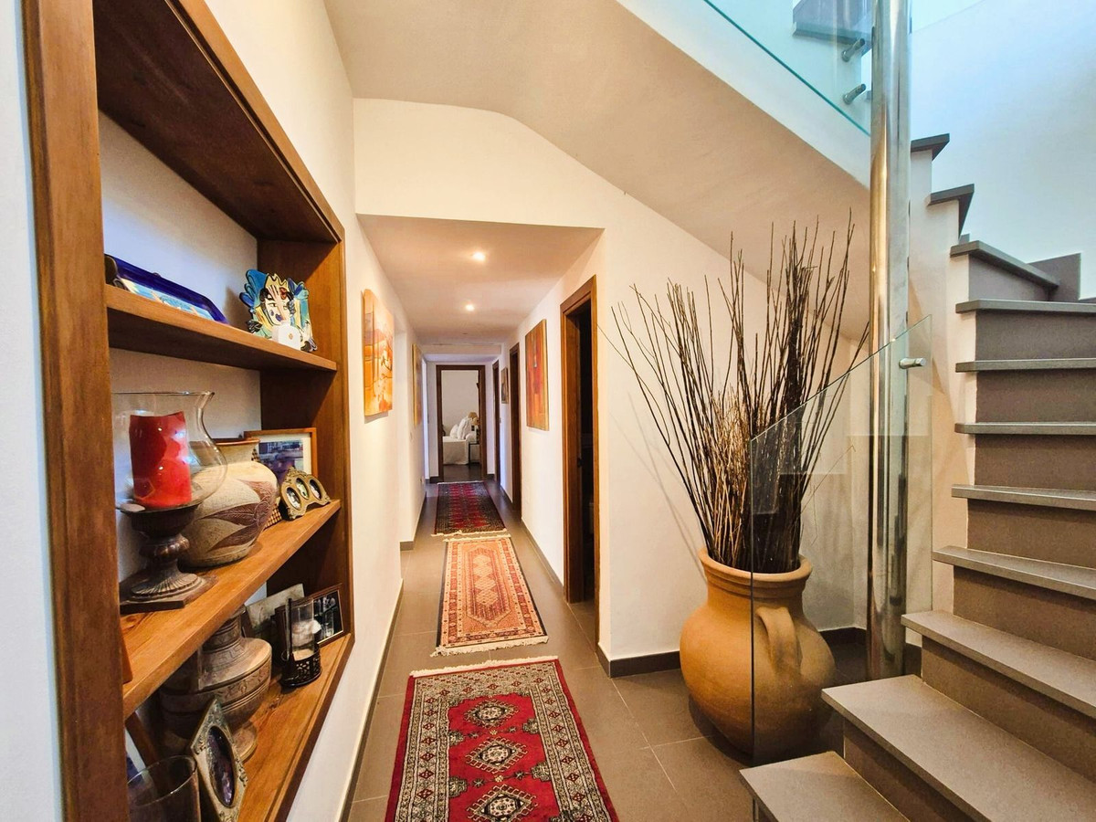 55d10c9ea9c738515c8ed889f7cace4c - 18