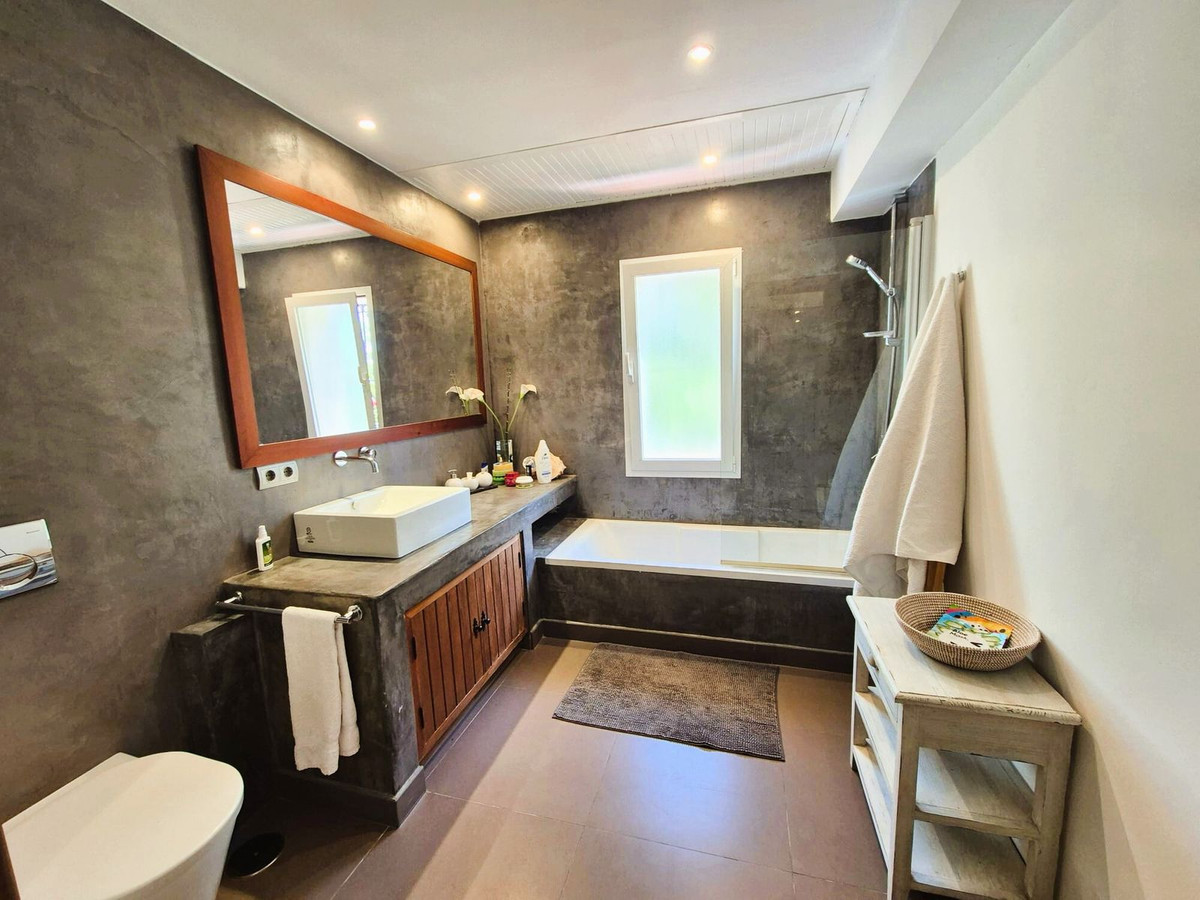 55d10c9ea9c738515c8ed889f7cace4c - 20