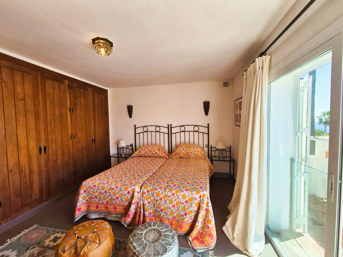 55d10c9ea9c738515c8ed889f7cace4c - 22